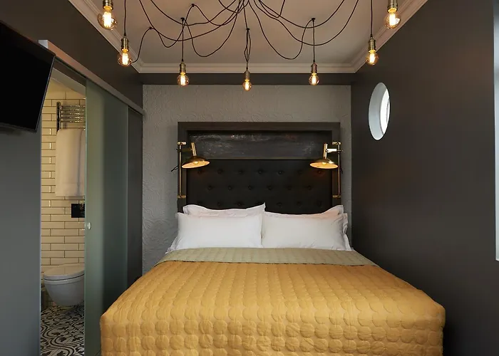 105 - A Townhouse Hotel